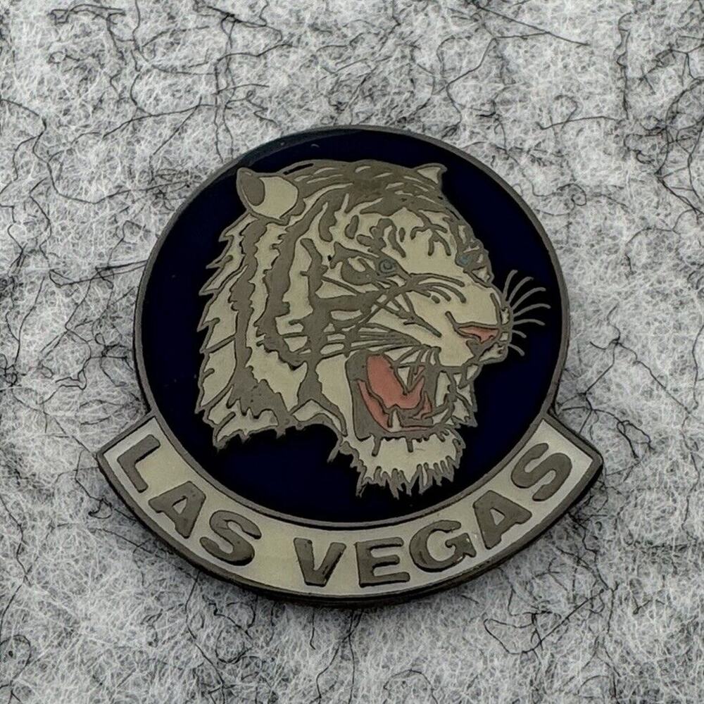 Las Vegas White Tiger Lapel Hat Tie Vest Pin Souvenir Silver Tone Enamel Cat